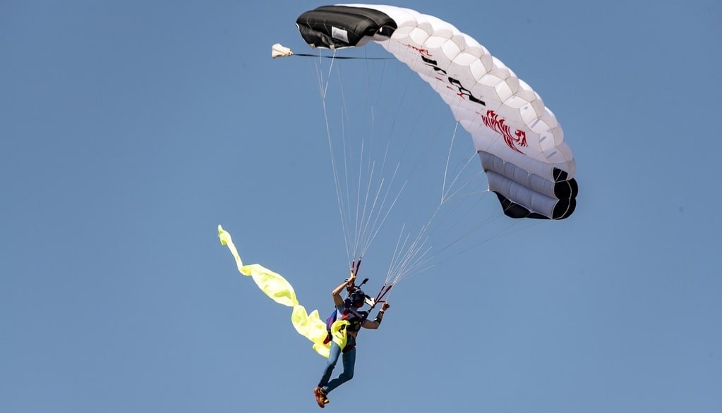 Plongez dans l'aventure avec le saut en parachute à Angers