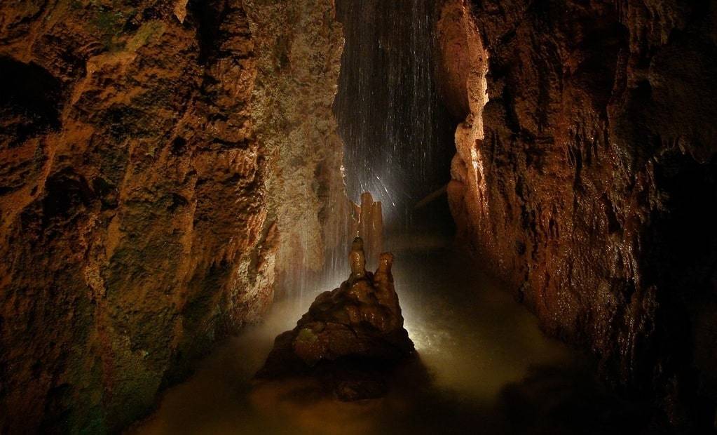Découvrez la beauté naturelle des grottes en Ardèche